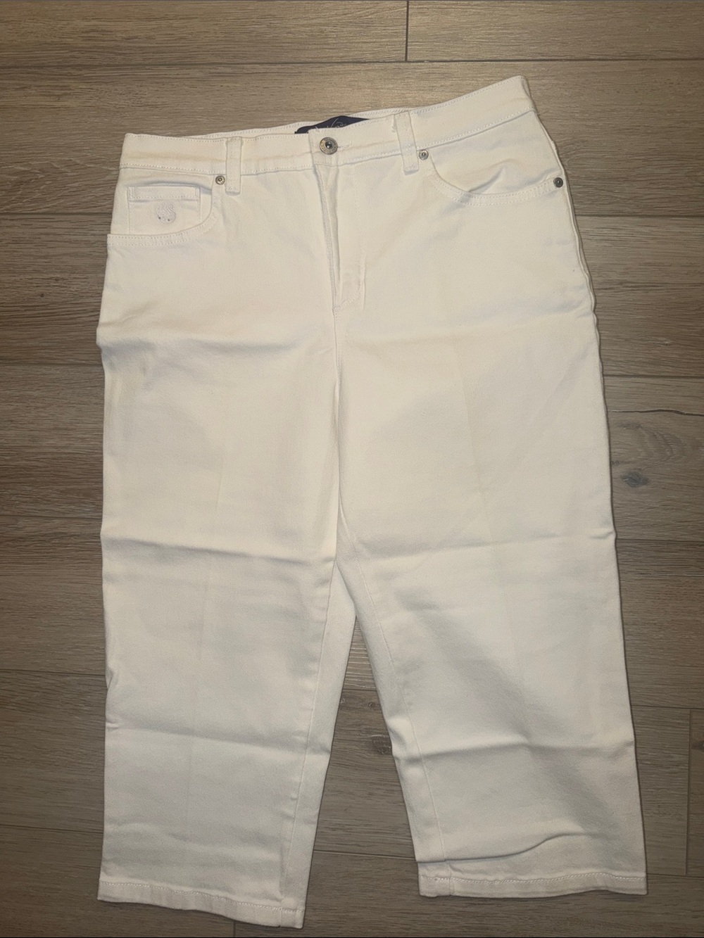 Gloria Vanderbilt Amanda Stretch White denim Capri NWOT
